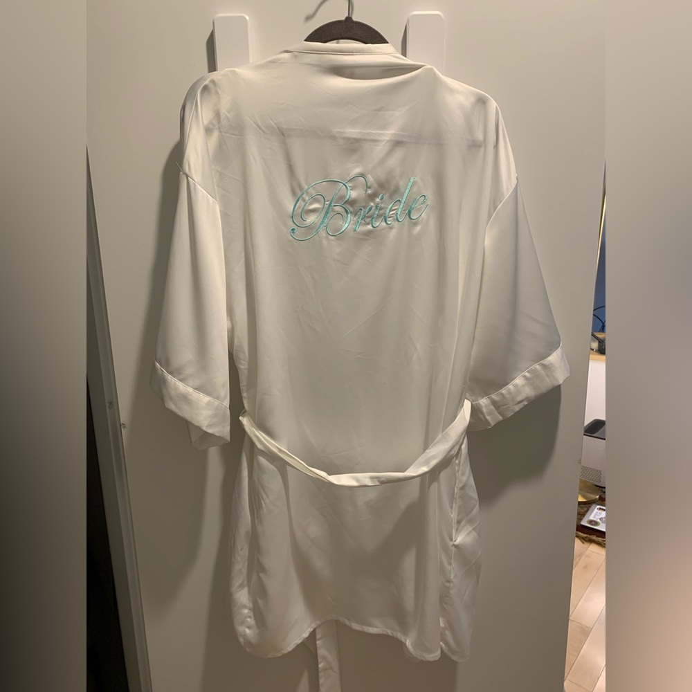 Bride robe with embroidered detail